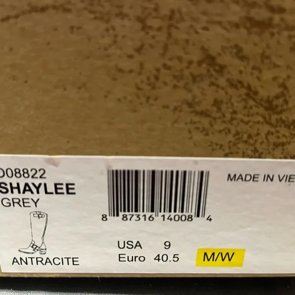 Distressed leather tall boots.by Born - Picture 7 of 15